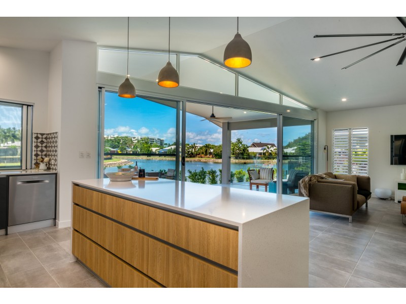 32 Bluewater Lane, Trinity Beach QLD 4879