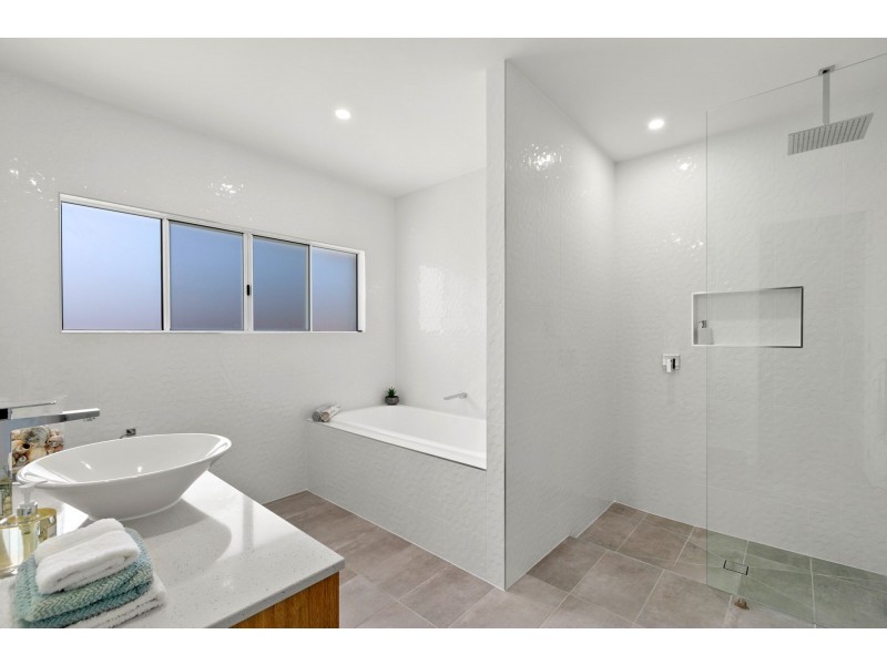 32 Bluewater Lane, Trinity Beach QLD 4879