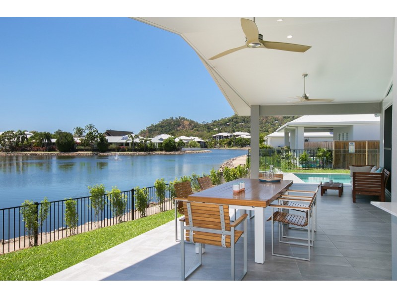 32 Bluewater Lane, Trinity Beach QLD 4879