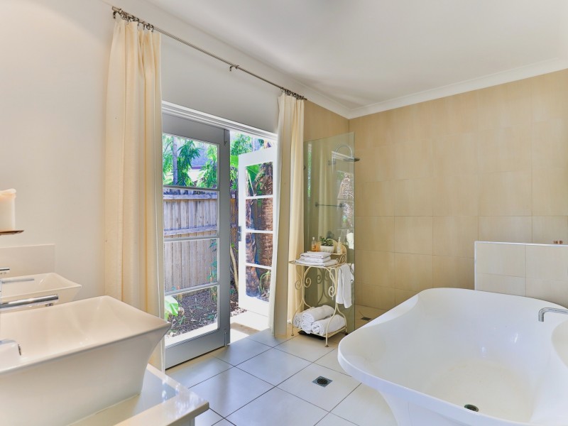 17 SATELLITE ST, Clifton Beach QLD 4879