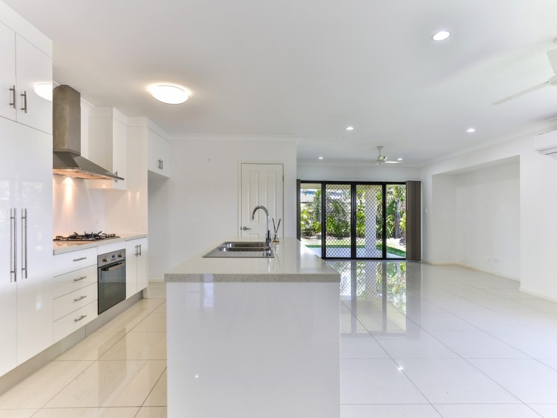 8 Eclipse Street, Trinity Beach QLD 4879