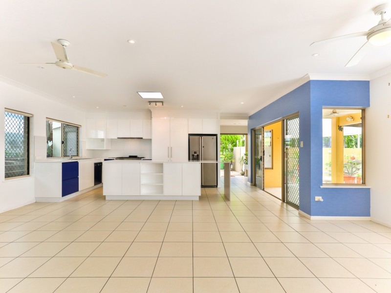 6 SECLUSION DR, Palm Cove QLD 4879