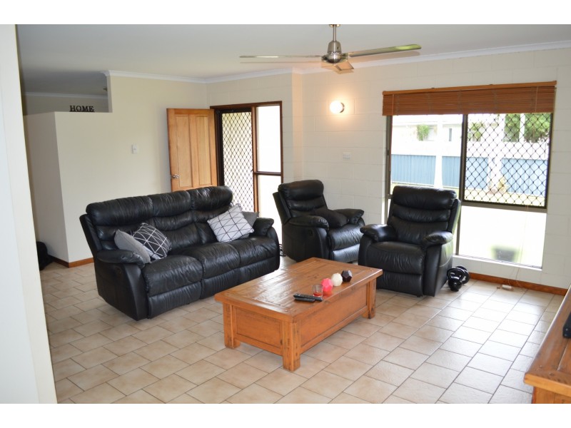 12 Nioka Place, Caravonica QLD 4878