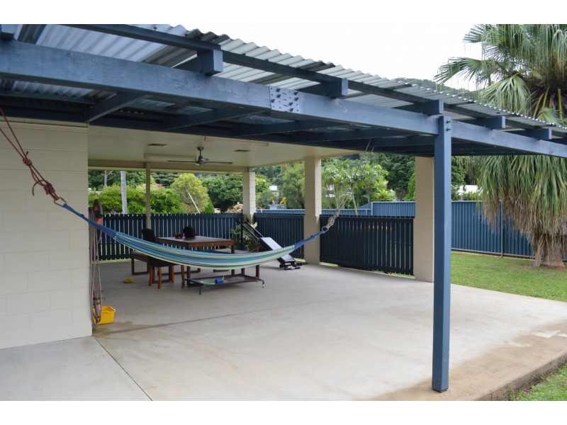 12 Nioka Place, Caravonica QLD 4878