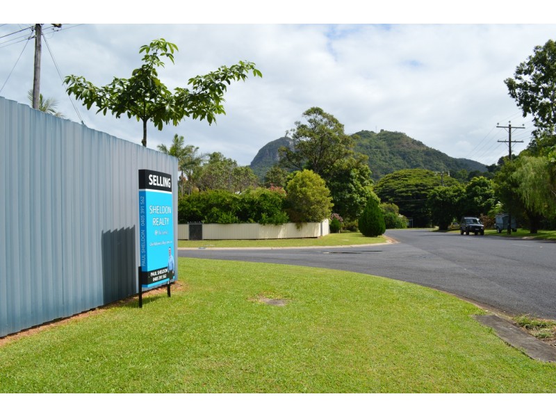 12 Nioka Place, Caravonica QLD 4878