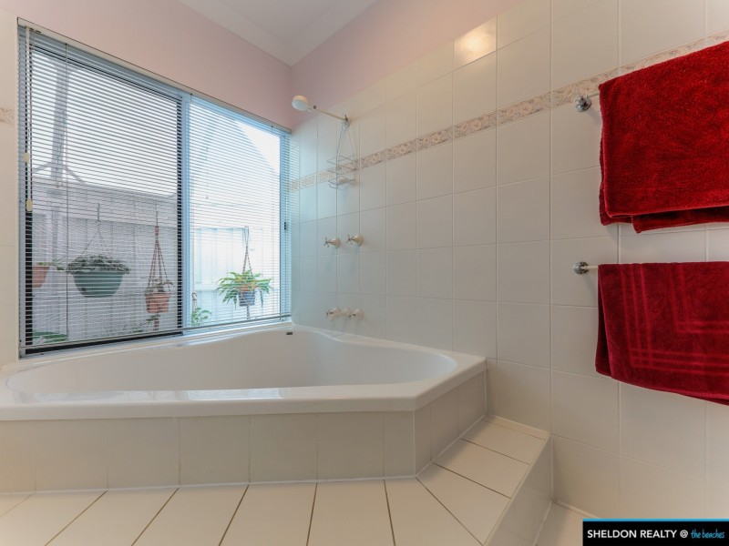 38 Yule AV, Clifton Beach QLD 4879