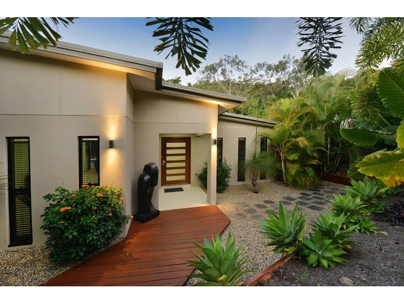 17 Megalong Close, Smithfield QLD 4878