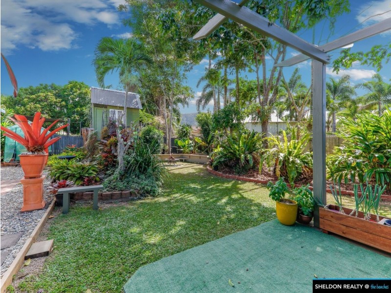14 Leonard Street, Kewarra Beach QLD 4879