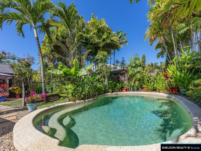 2 Helsdon Close, Clifton Beach QLD 4879