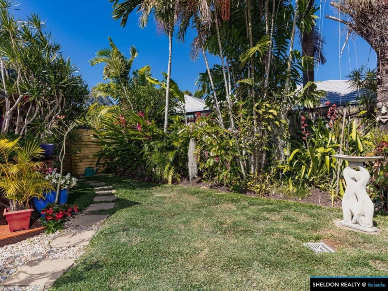 2 Helsdon Close, Clifton Beach QLD 4879