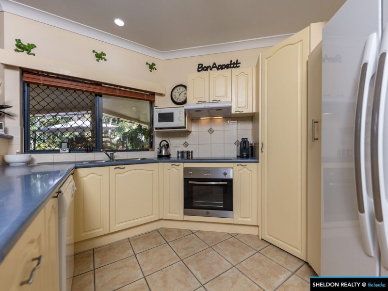2 Helsdon Close, Clifton Beach QLD 4879