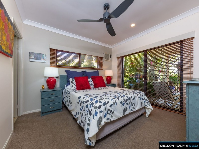 2 Helsdon Close, Clifton Beach QLD 4879