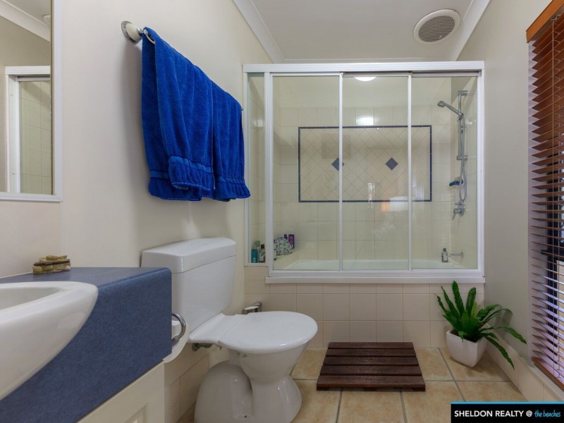 2 Helsdon Close, Clifton Beach QLD 4879