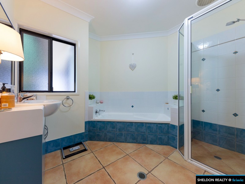 10 Barrier Close, Clifton Beach QLD 4879