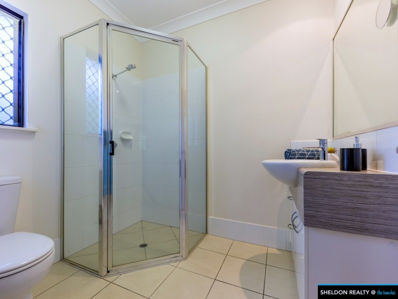 2 Helix Close, Clifton Beach QLD 4879