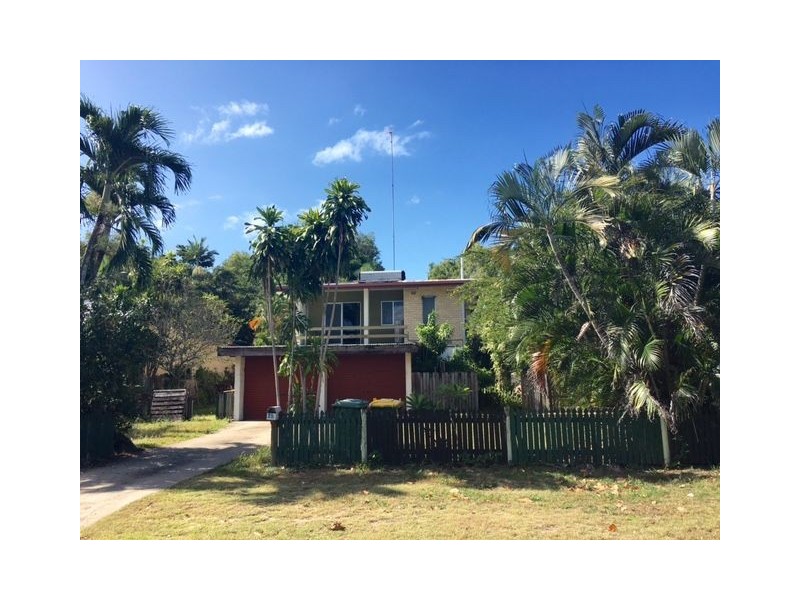 25 Walnut St., Holloways Beach QLD 4878