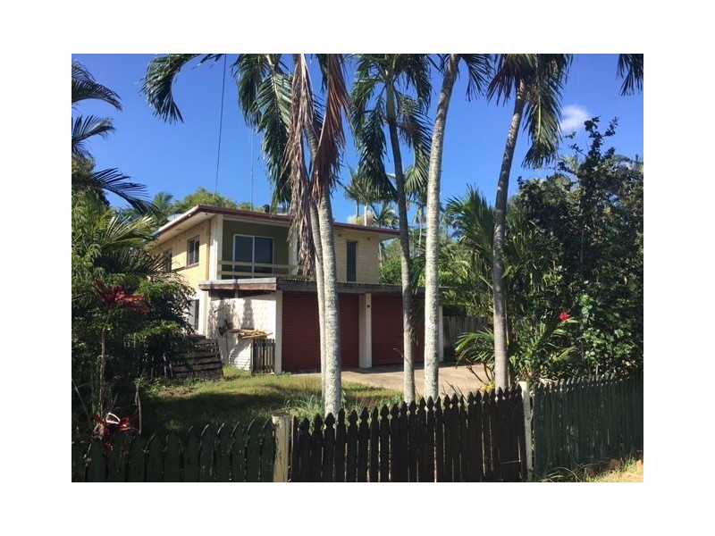 25 Walnut St., Holloways Beach QLD 4878