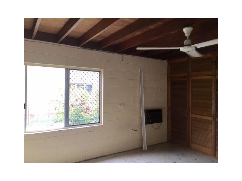 25 Walnut St., Holloways Beach QLD 4878