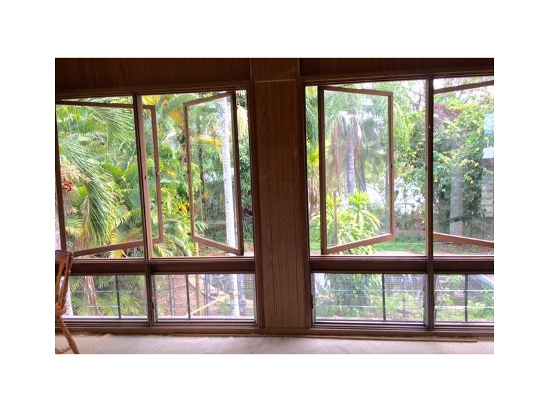 25 Walnut St., Holloways Beach QLD 4878