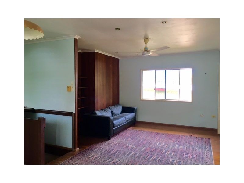 25 Walnut St., Holloways Beach QLD 4878