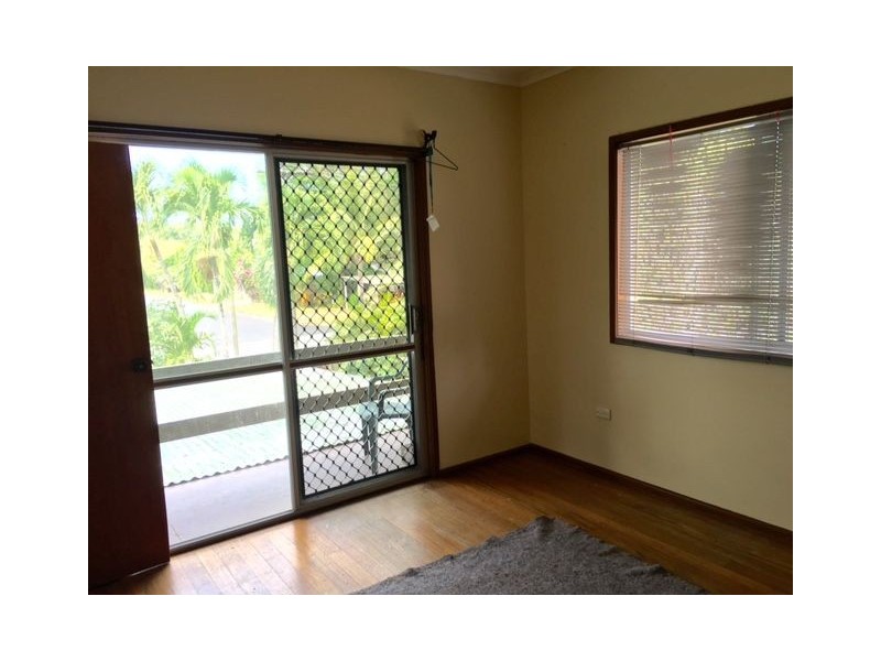 25 Walnut St., Holloways Beach QLD 4878