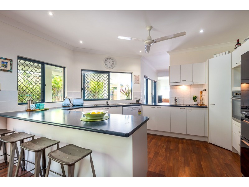 27 Pilosa Street, Redlynch QLD 4870