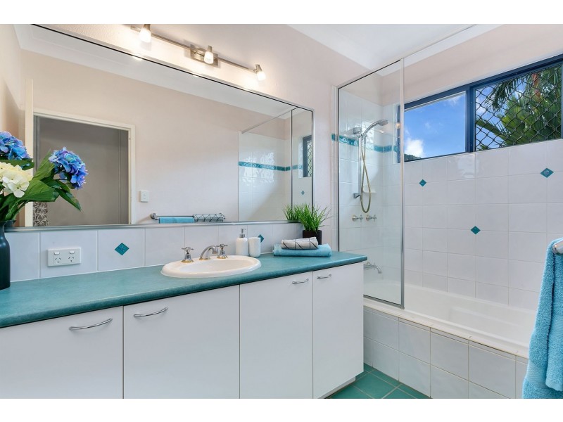 27 Pilosa Street, Redlynch QLD 4870