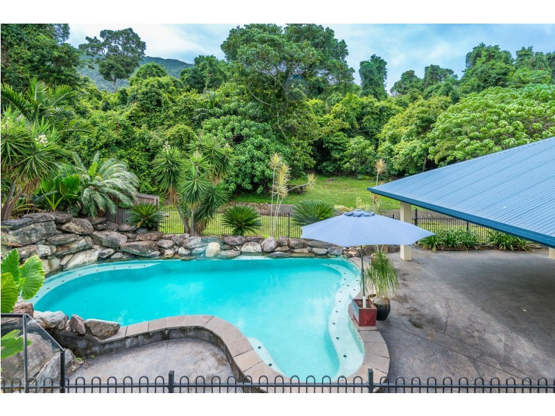 24 Macarthur Close, Palm Cove QLD 4879