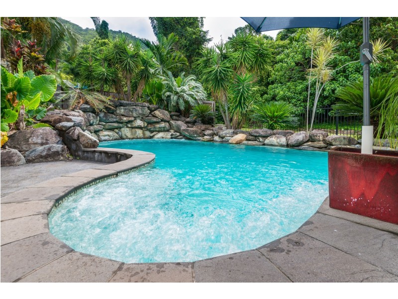 24 Macarthur Close, Palm Cove QLD 4879