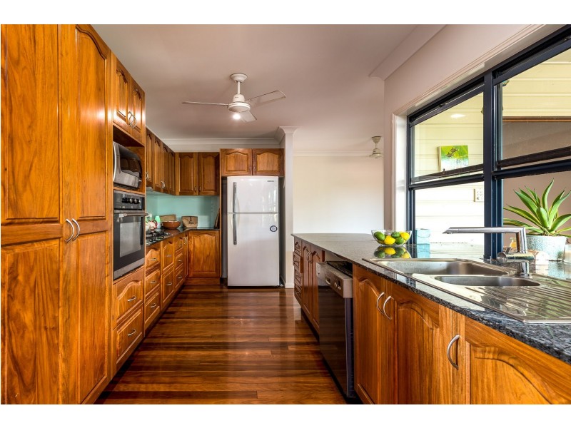 24 Macarthur Close, Palm Cove QLD 4879