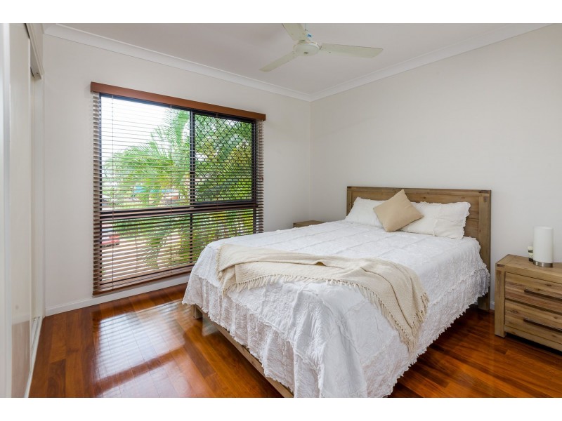 24 Macarthur Close, Palm Cove QLD 4879