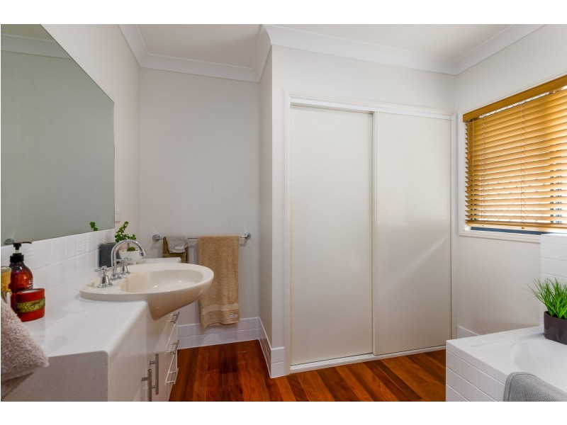 24 Macarthur Close, Palm Cove QLD 4879