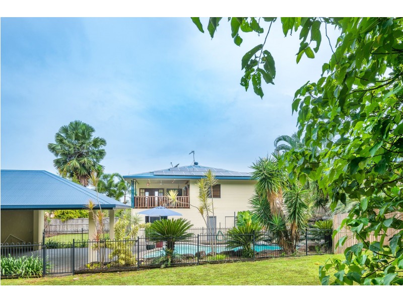 24 Macarthur Close, Palm Cove QLD 4879
