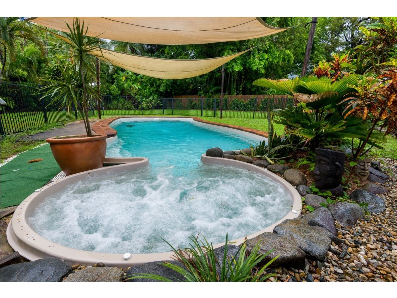 6 Escape Close, Clifton Beach QLD 4879