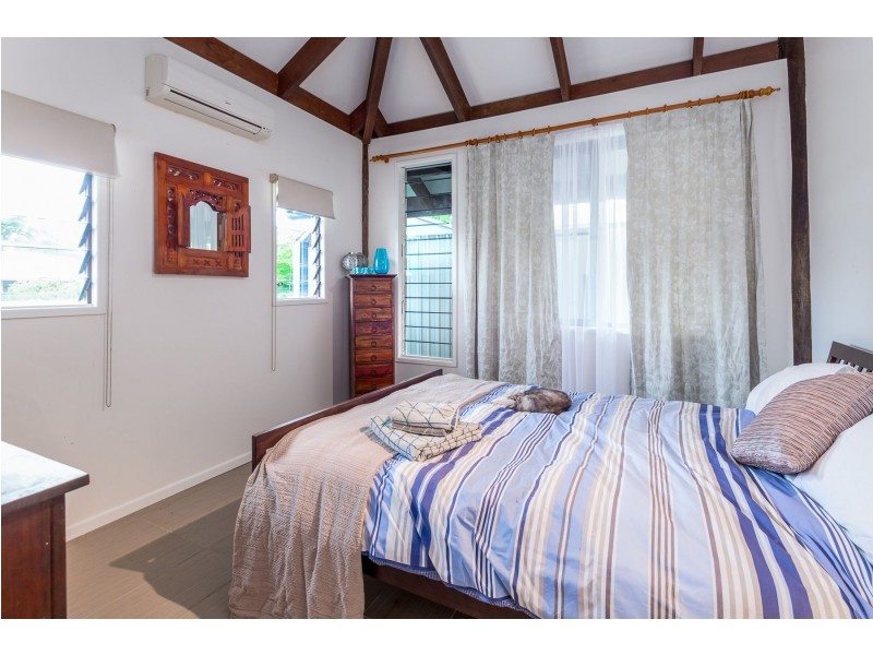 6 Escape Close, Clifton Beach QLD 4879