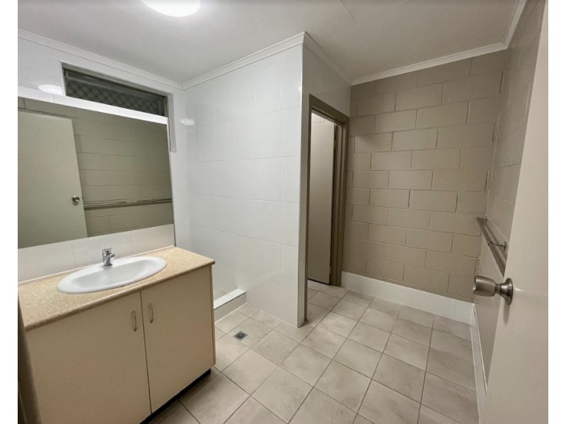 2/38 Toogood Road, Woree QLD 4868