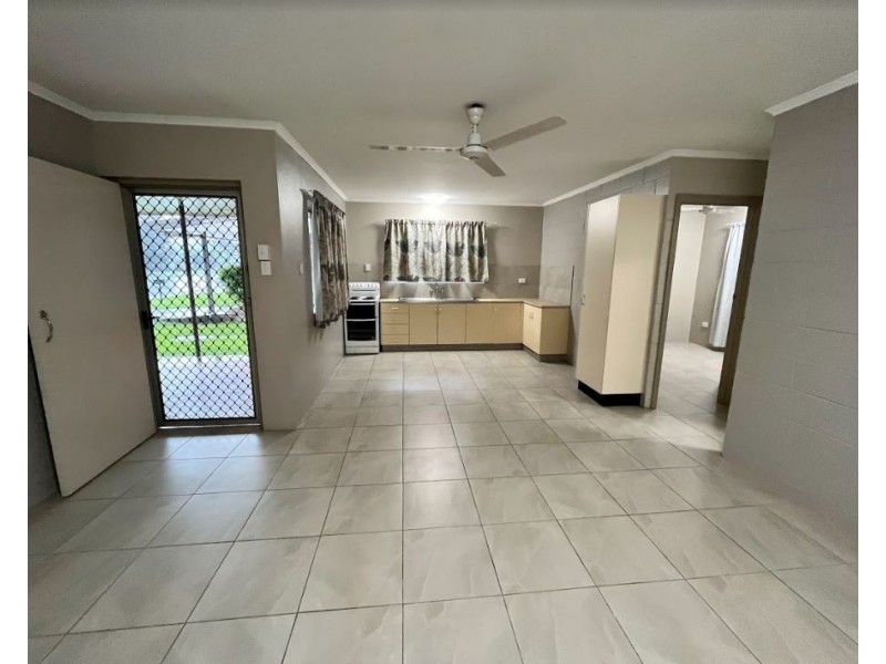 2/38 Toogood Road, Woree QLD 4868