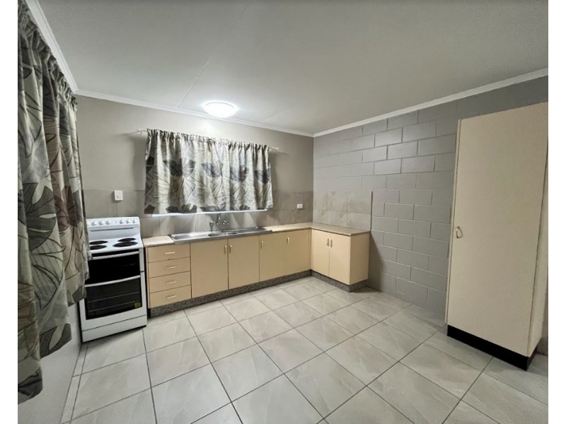 2/38 Toogood Road, Woree QLD 4868