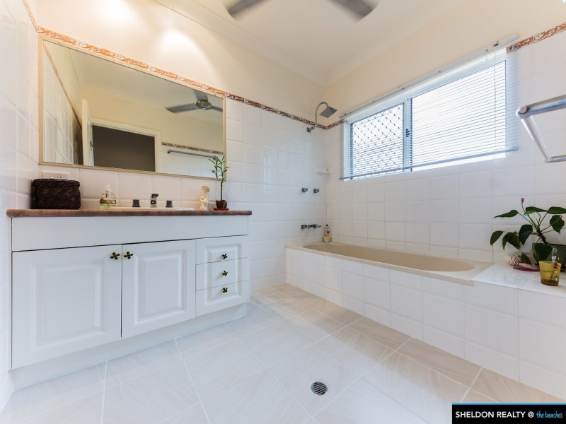 5 Legret Close, Clifton Beach QLD 4879