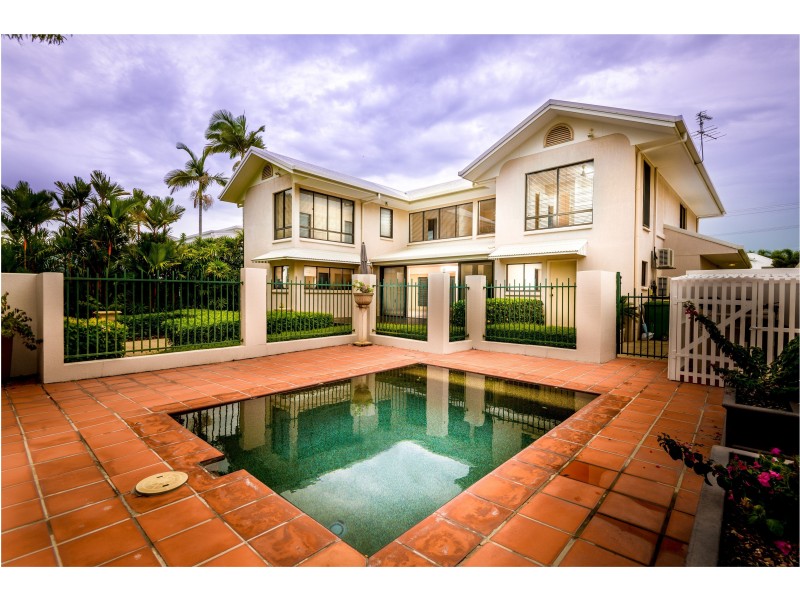 58 Cedar Rd, Palm Cove QLD 4879
