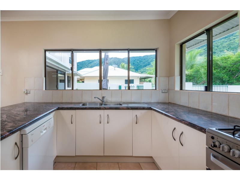 58 Cedar Rd, Palm Cove QLD 4879