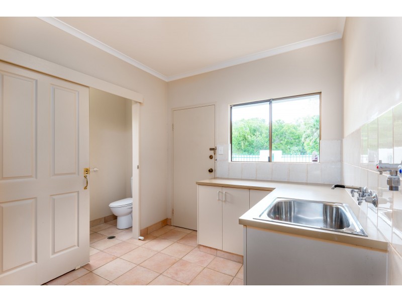 58 Cedar Rd, Palm Cove QLD 4879
