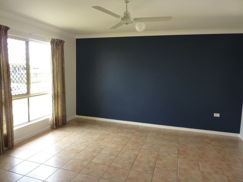 9 Sunrise Street, White Rock QLD 4868