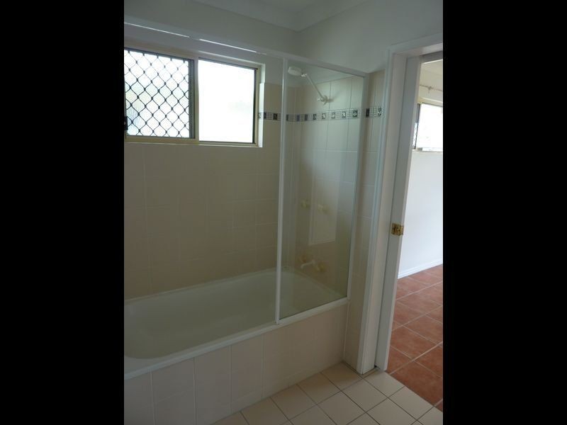 9 Sunrise Street, White Rock QLD 4868