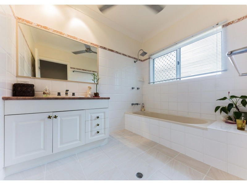 5 Legret Close, Clifton Beach QLD 4879