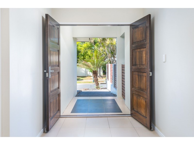 6 Palmetto Street, Palm Cove QLD 4879