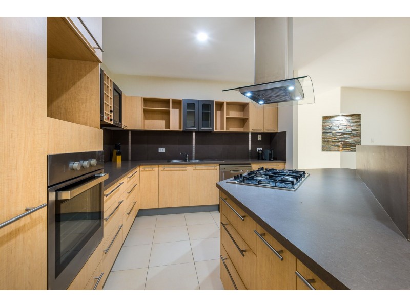6 Palmetto Street, Palm Cove QLD 4879