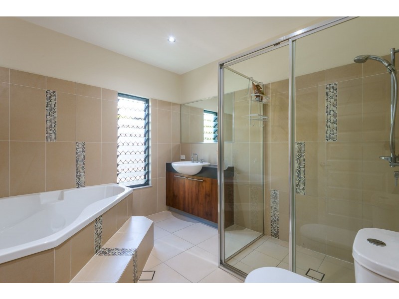 6 Palmetto Street, Palm Cove QLD 4879