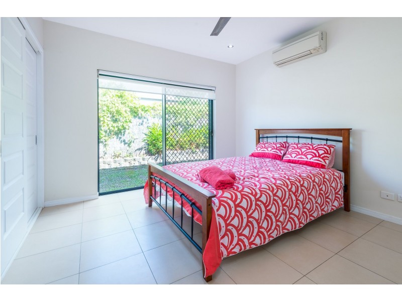 6 Palmetto Street, Palm Cove QLD 4879