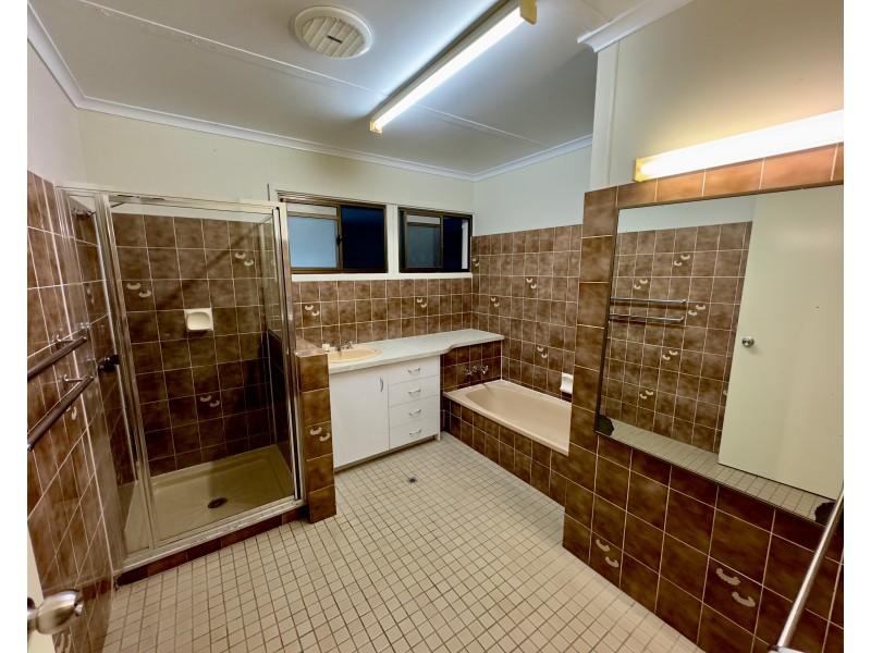 14 Holly Street, Mooroobool QLD 4870